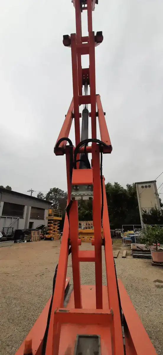 Piattaforma aerea elevatrice Iteco IT12122