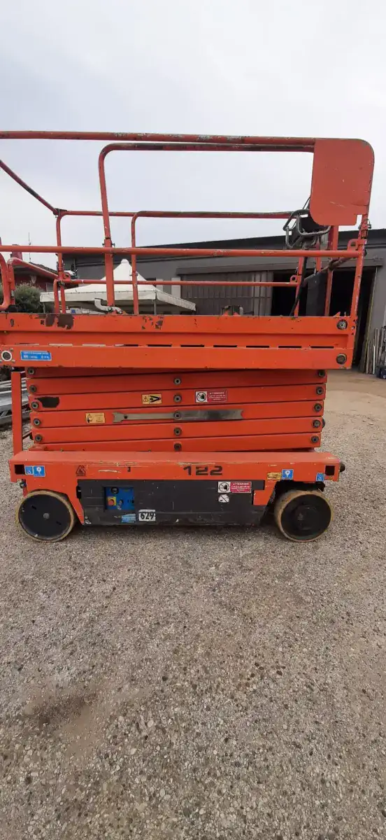 Piattaforma aerea elevatrice Iteco IT12122