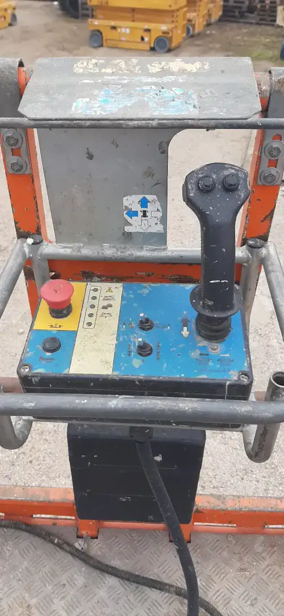 Piattaforma aerea elevatrice Iteco IT12122