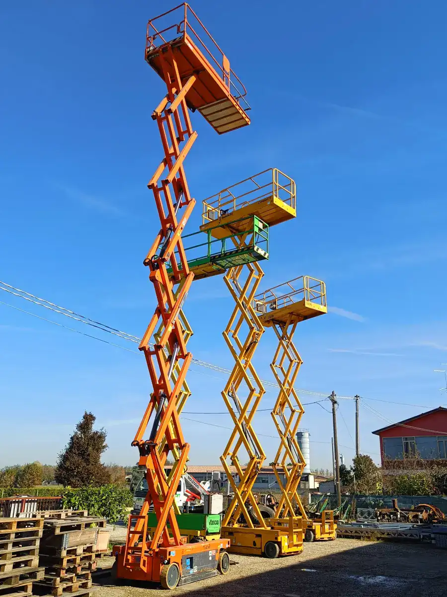 Piattaforma aerea elevatrice Iteco IT12122