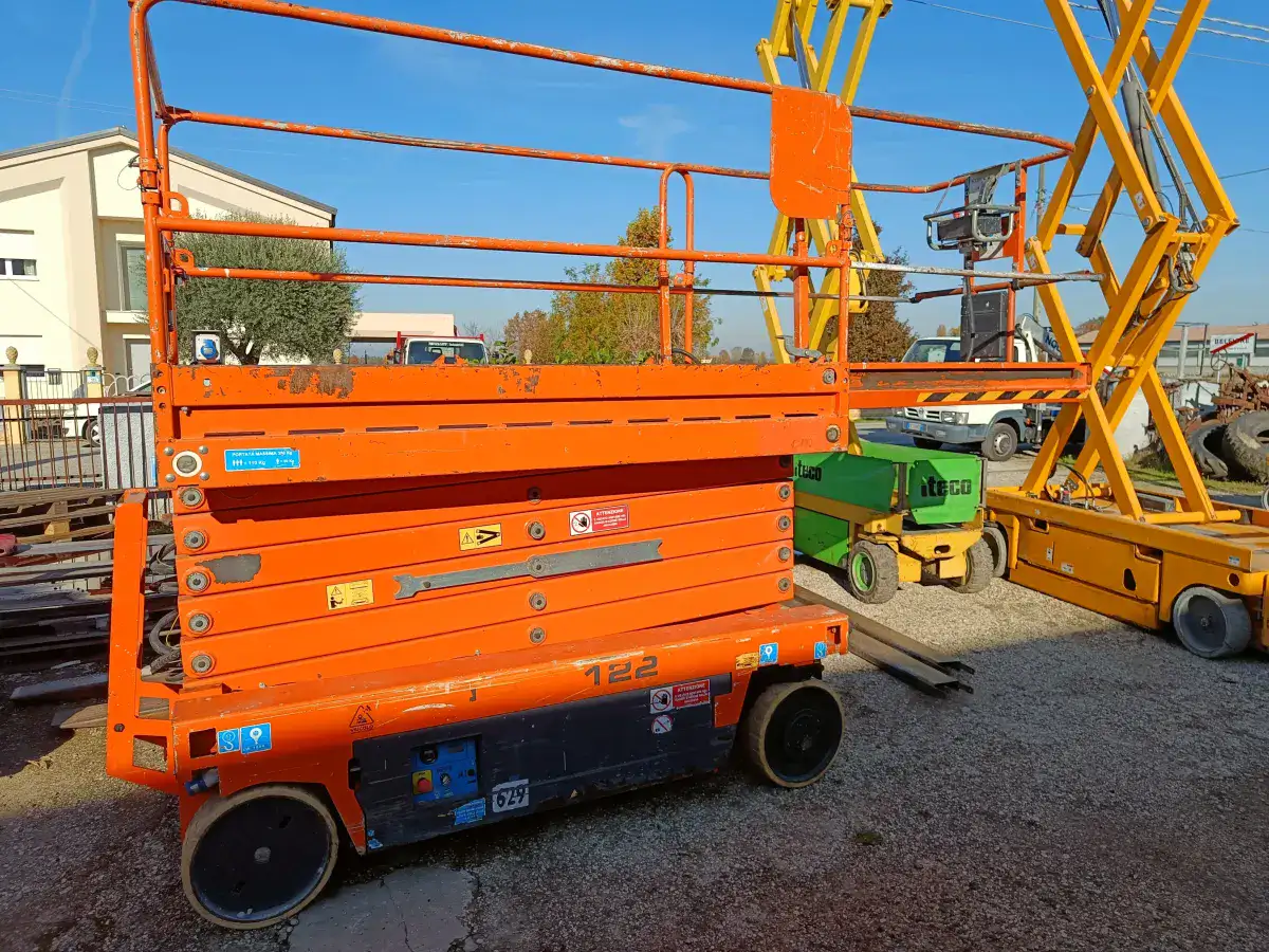 Piattaforma aerea elevatrice Iteco IT12122