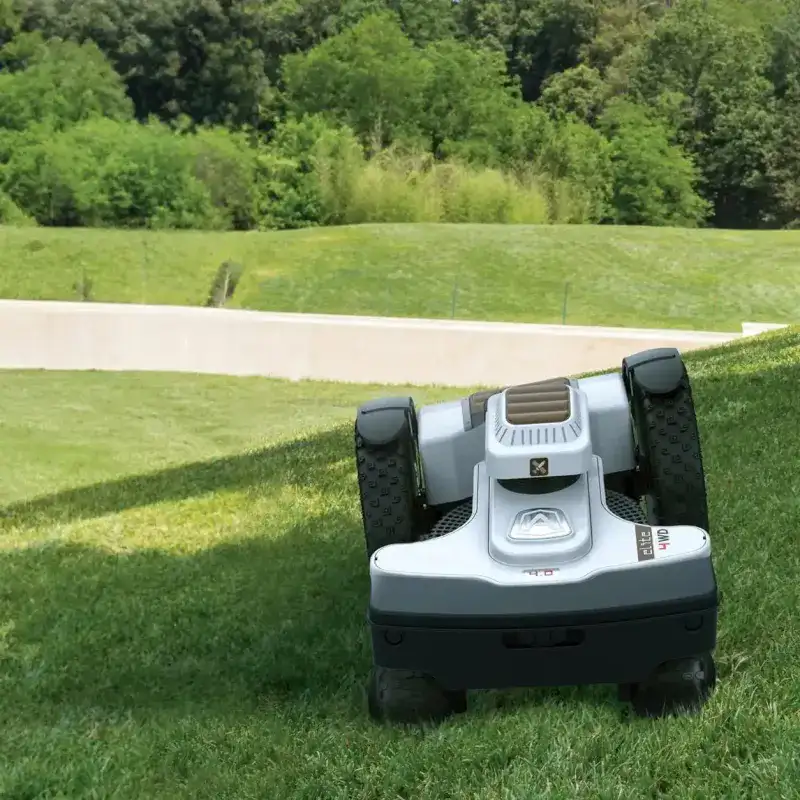 Robot rasaerba: le novità RTK/Vision